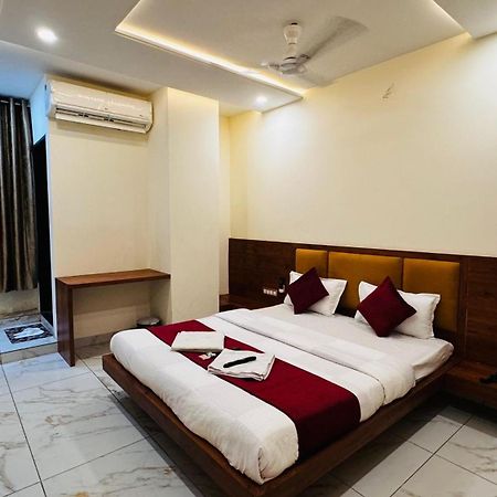 Hotel Prakasham Ujjain Luaran gambar