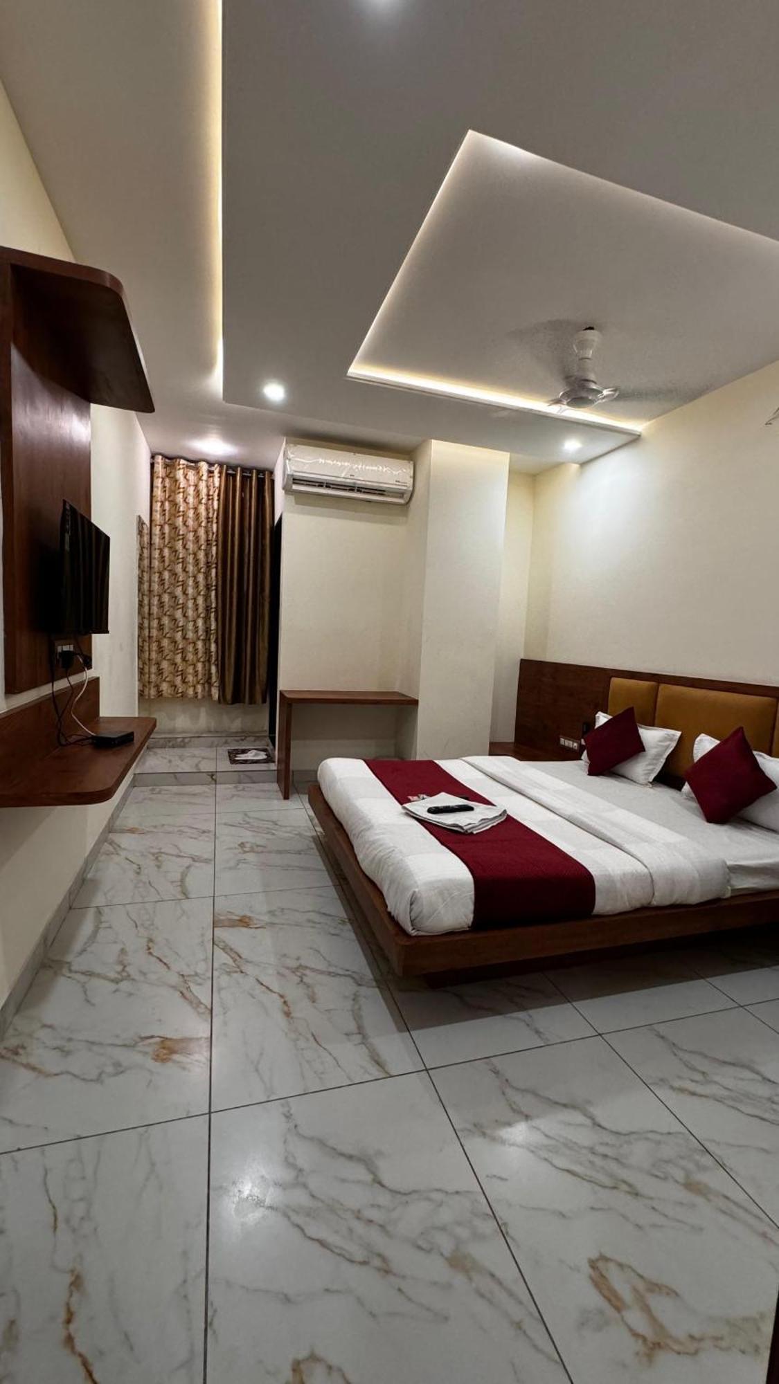 Hotel Prakasham Ujjain Luaran gambar