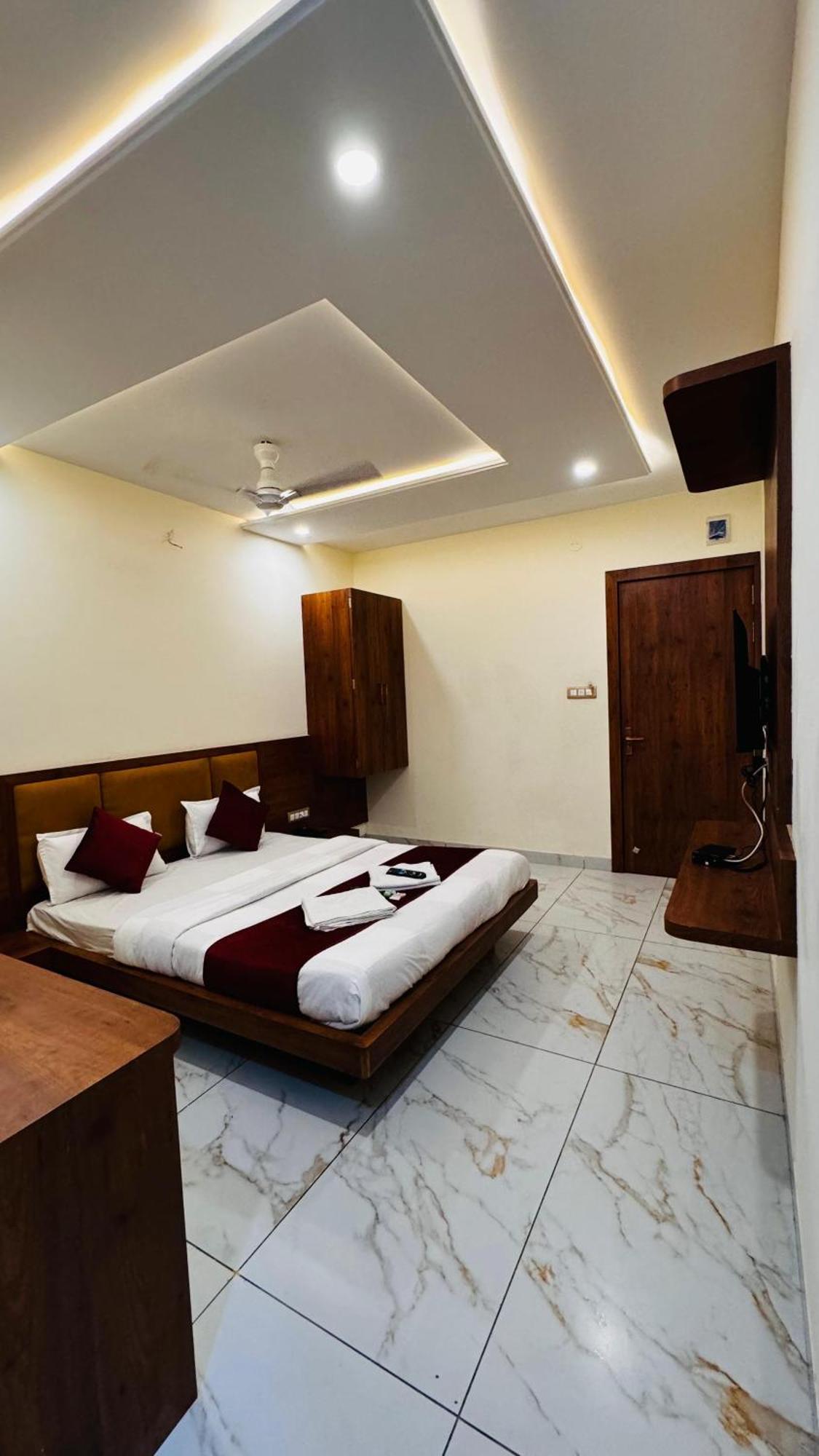 Hotel Prakasham Ujjain Luaran gambar