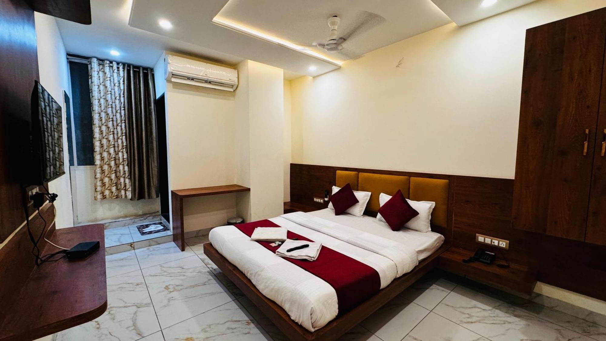 Hotel Prakasham Ujjain Luaran gambar