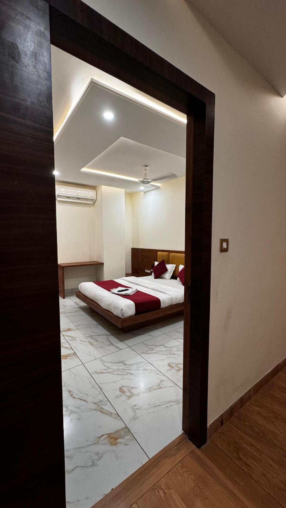 Hotel Prakasham Ujjain Luaran gambar