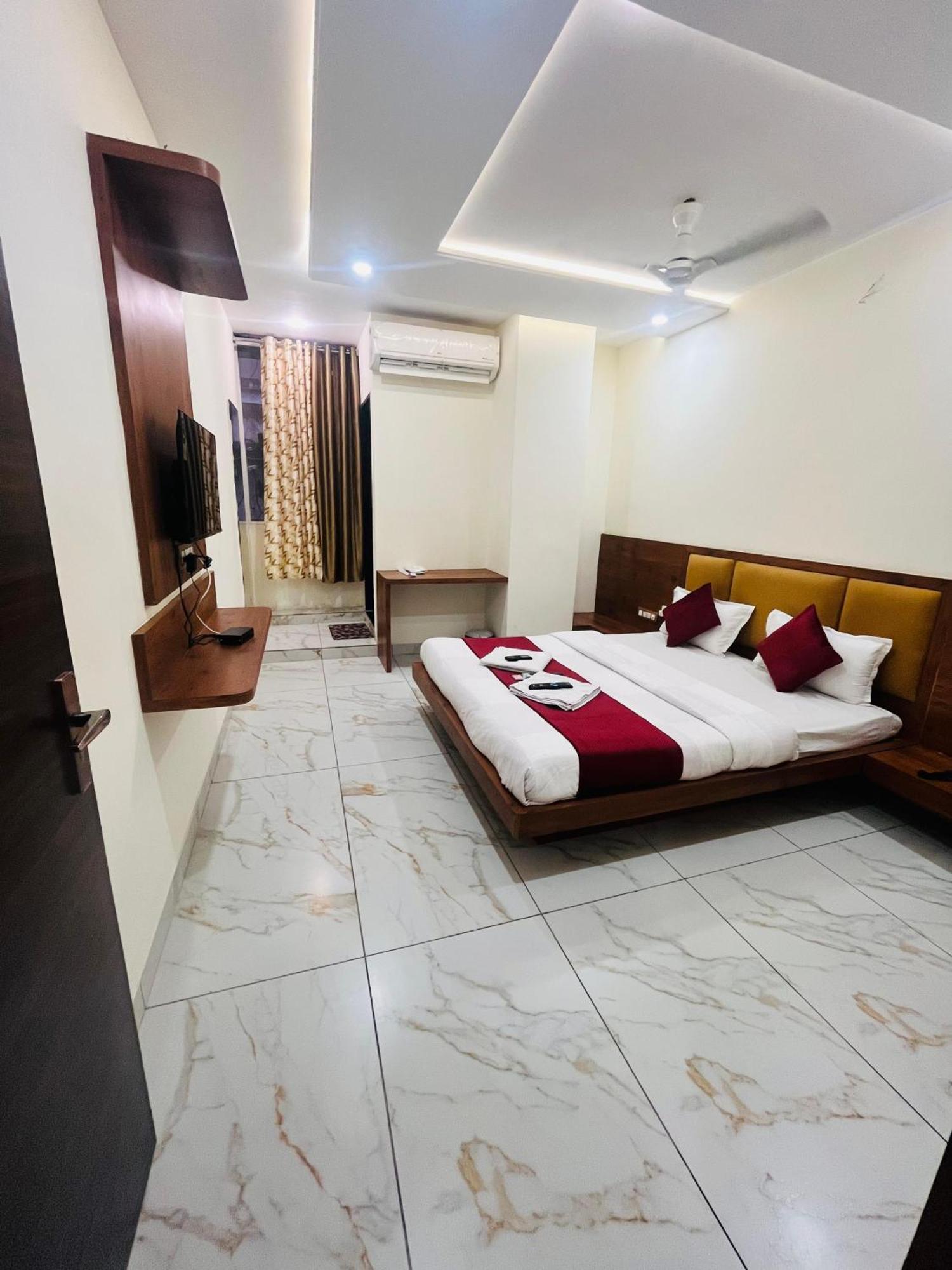 Hotel Prakasham Ujjain Luaran gambar