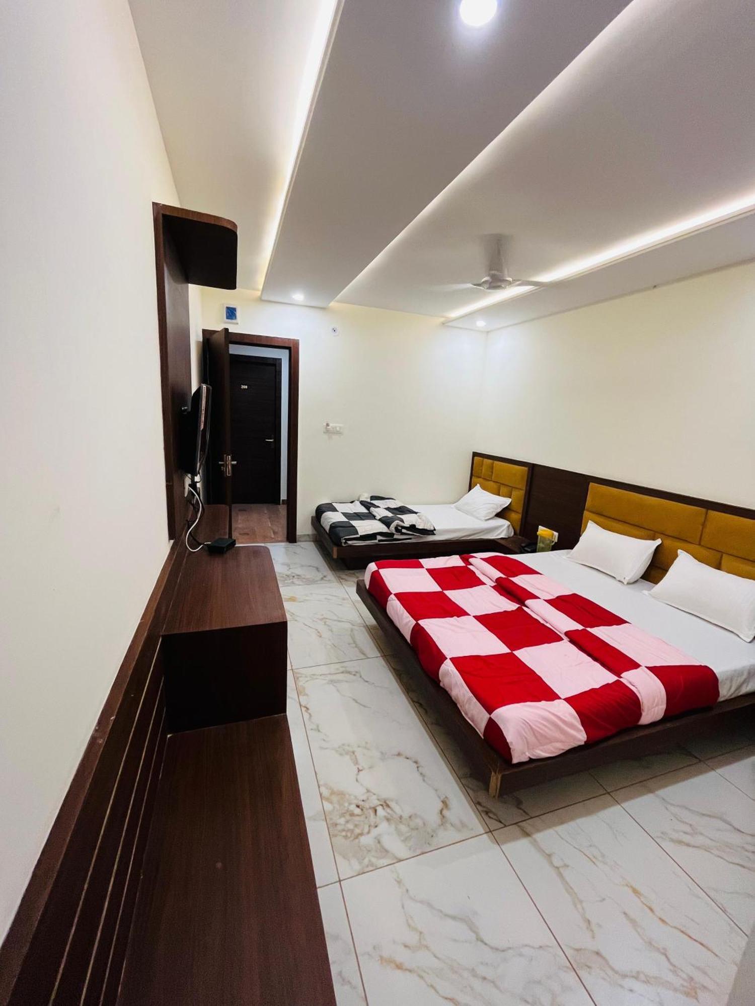 Hotel Prakasham Ujjain Luaran gambar