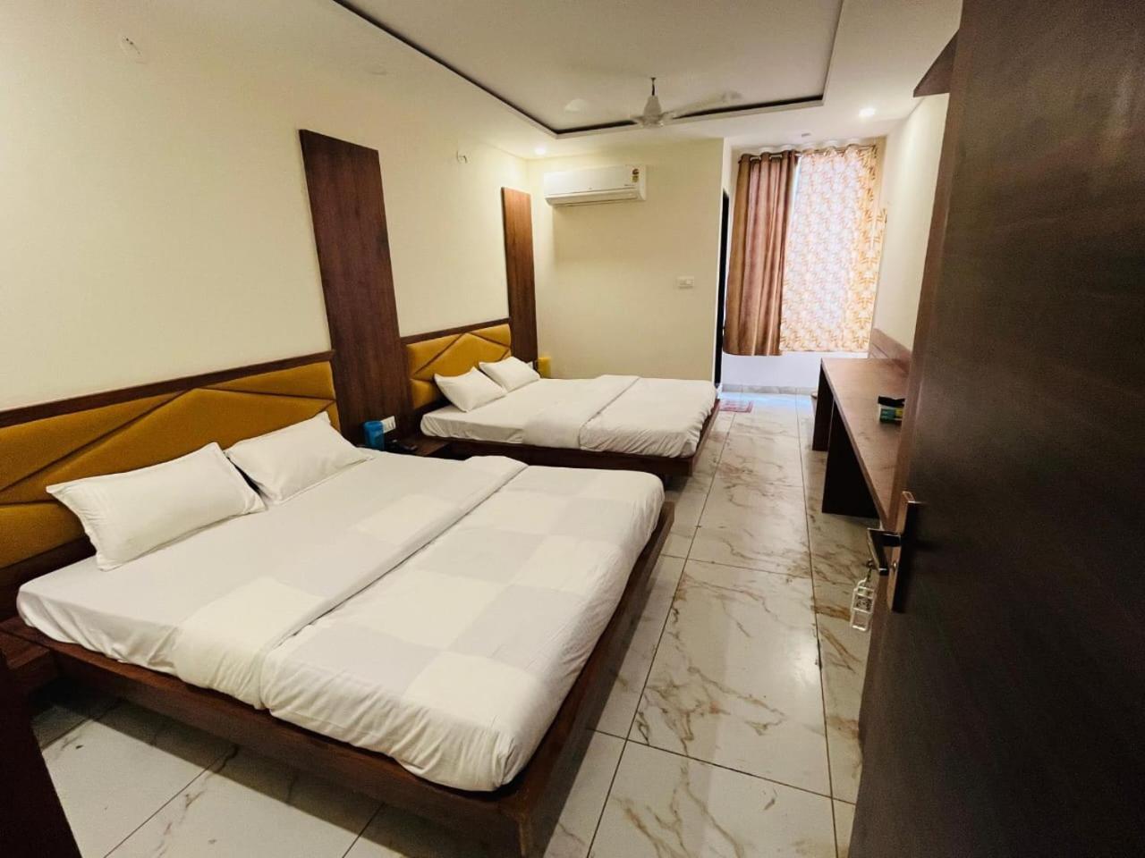 Hotel Prakasham Ujjain Luaran gambar