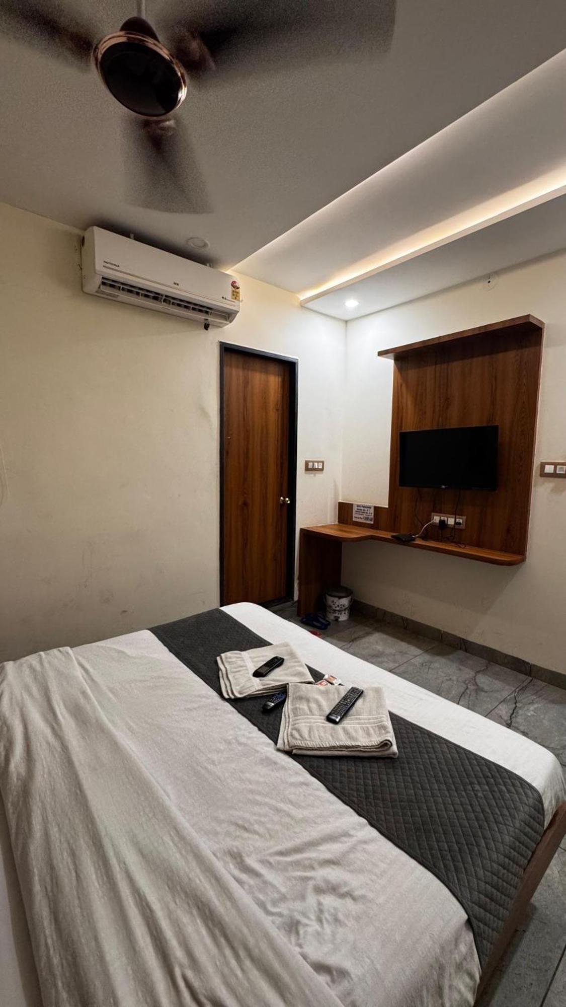 Hotel Prakasham Ujjain Luaran gambar