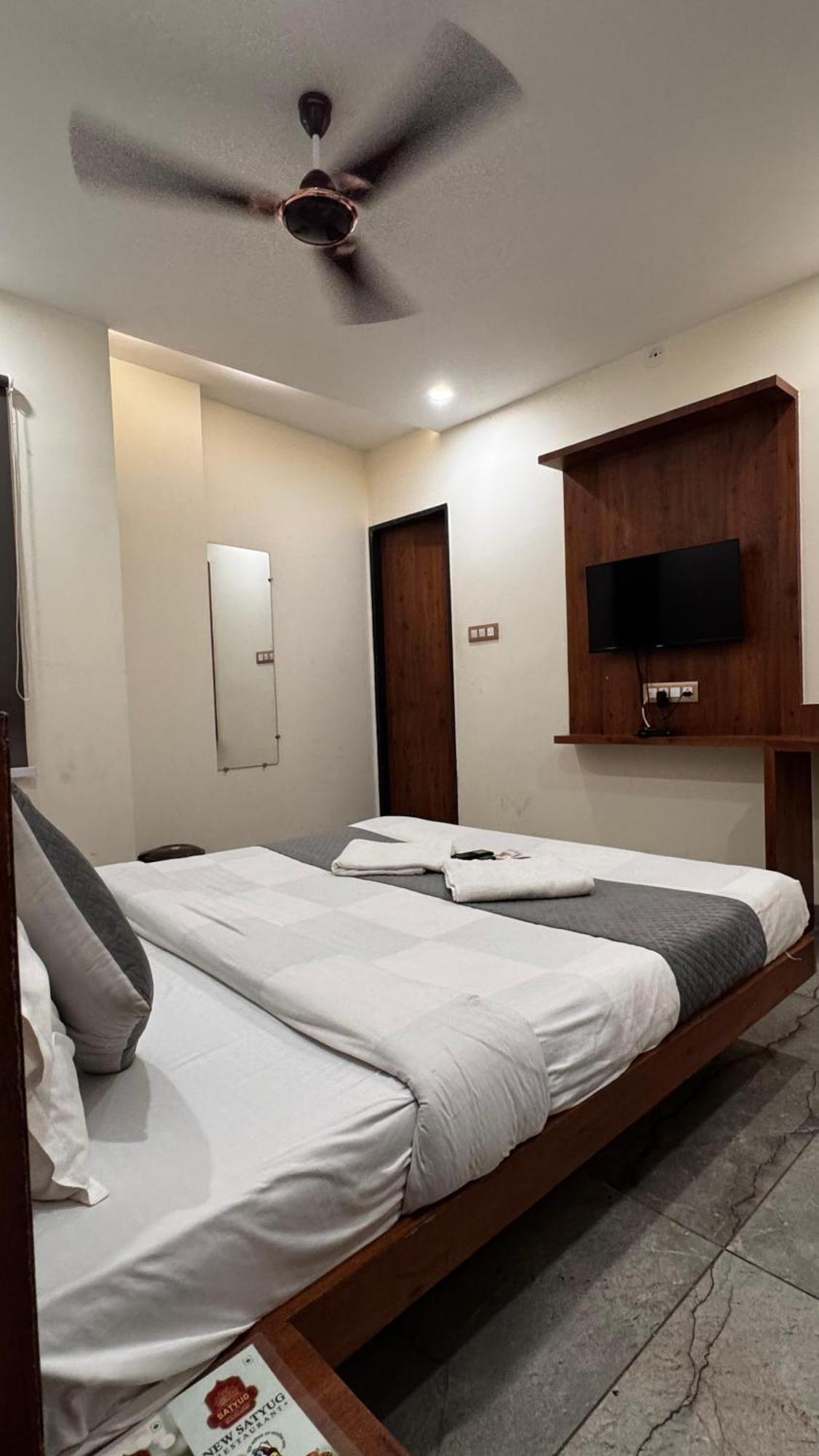 Hotel Prakasham Ujjain Luaran gambar