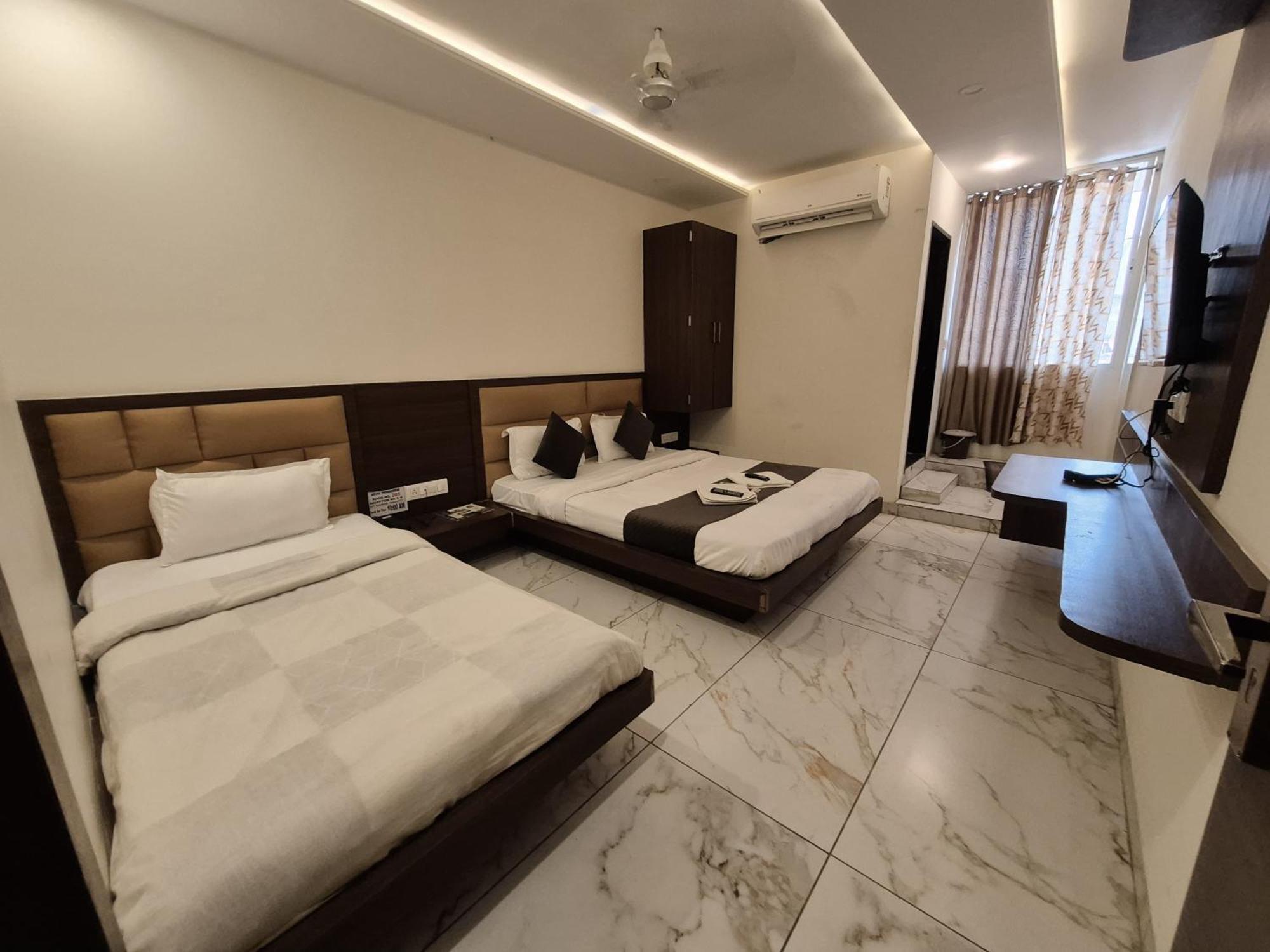 Hotel Prakasham Ujjain Luaran gambar