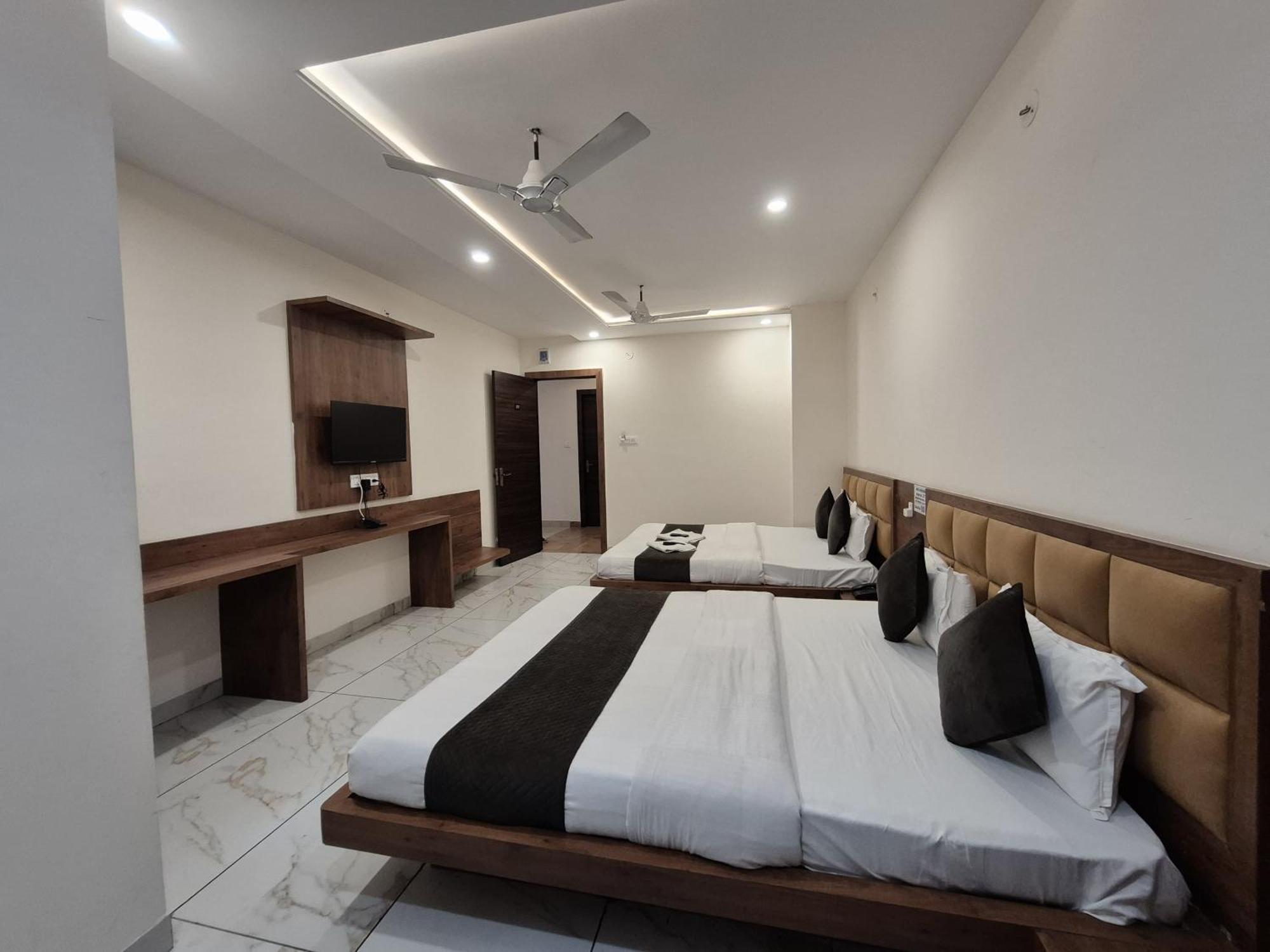 Hotel Prakasham Ujjain Luaran gambar