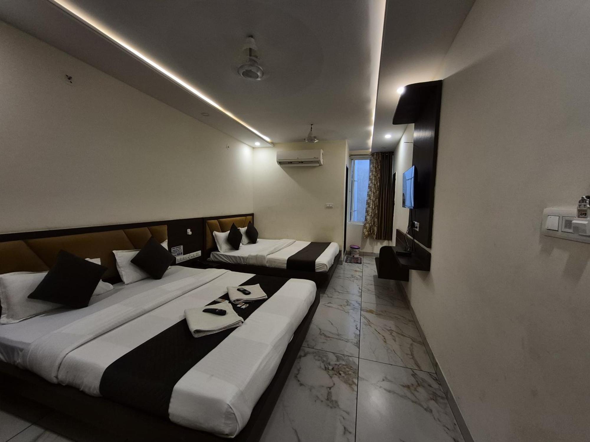 Hotel Prakasham Ujjain Luaran gambar