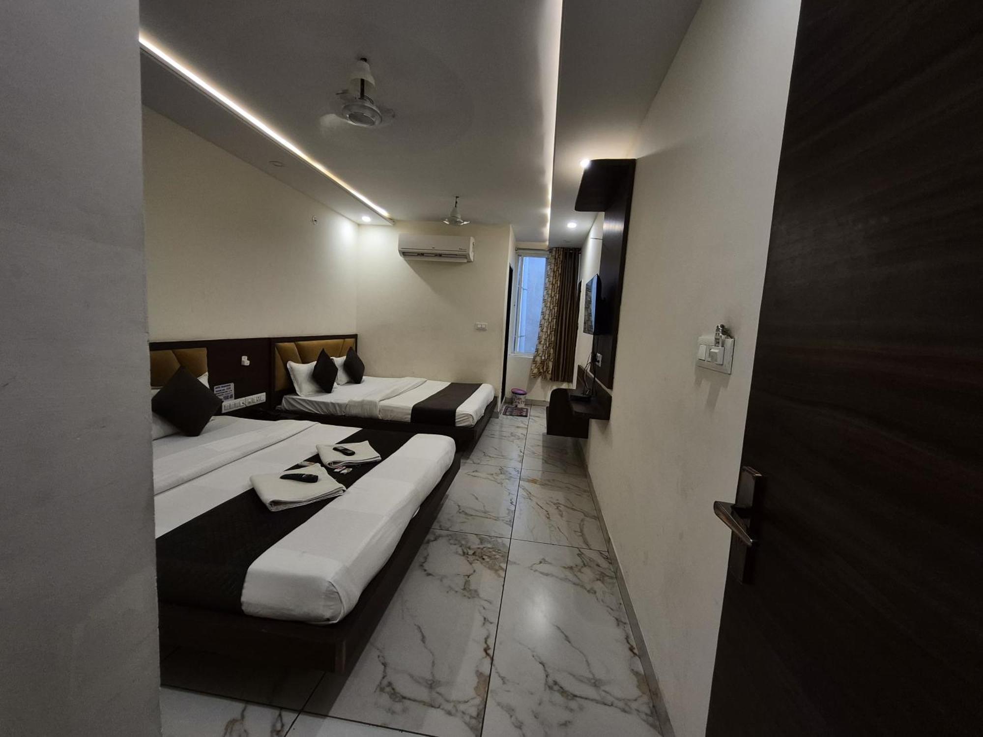 Hotel Prakasham Ujjain Luaran gambar