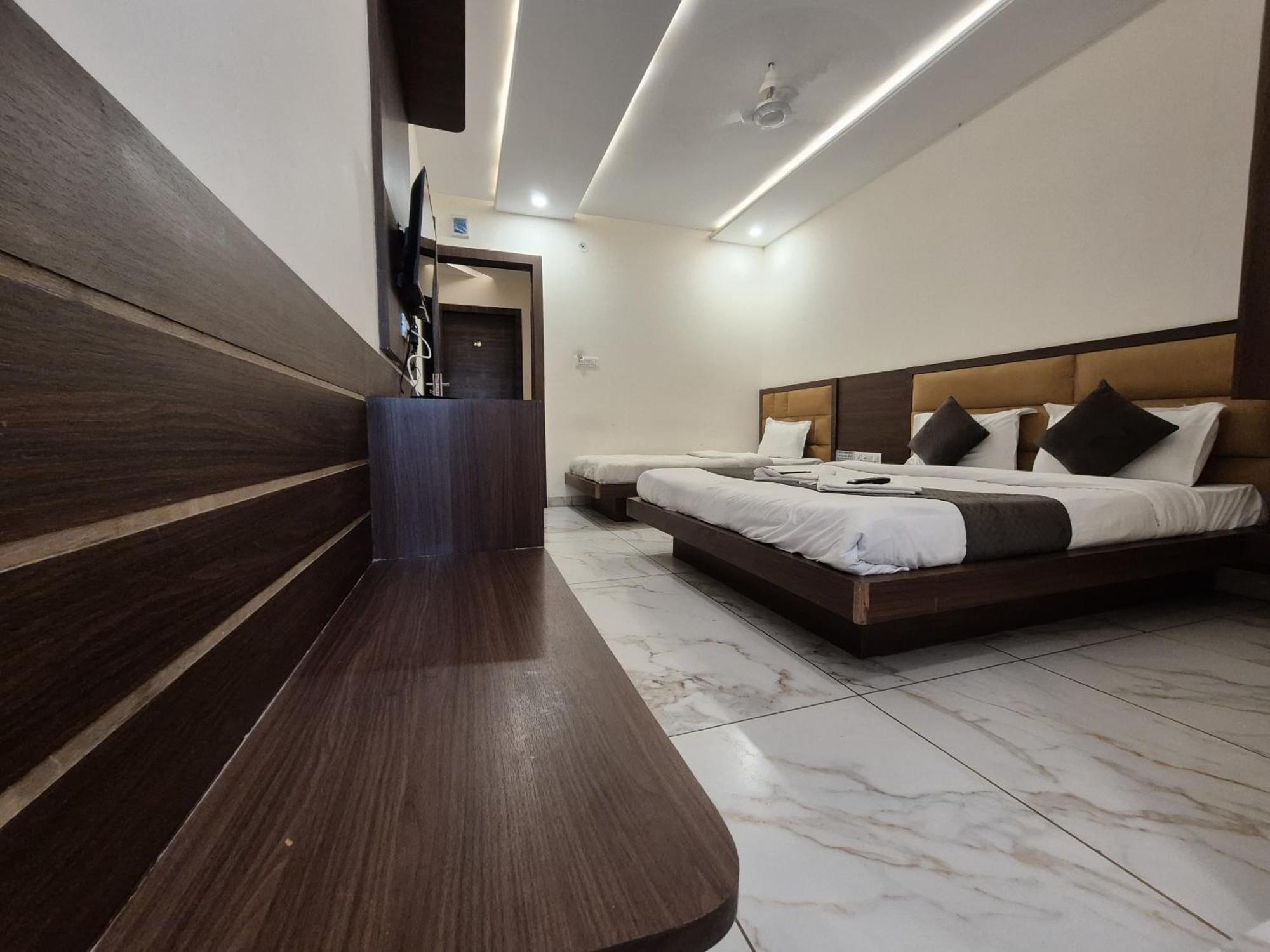 Hotel Prakasham Ujjain Luaran gambar
