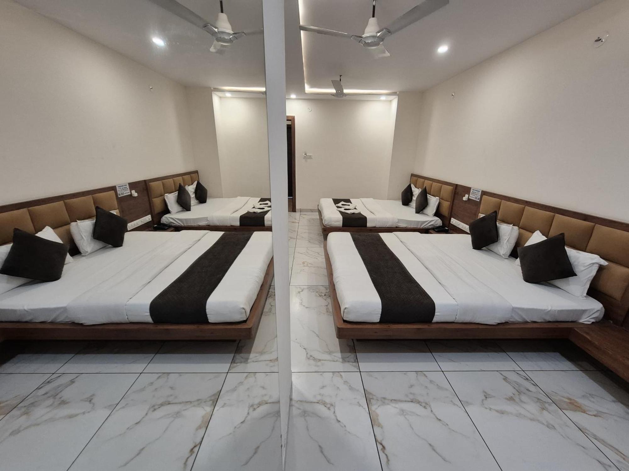 Hotel Prakasham Ujjain Luaran gambar