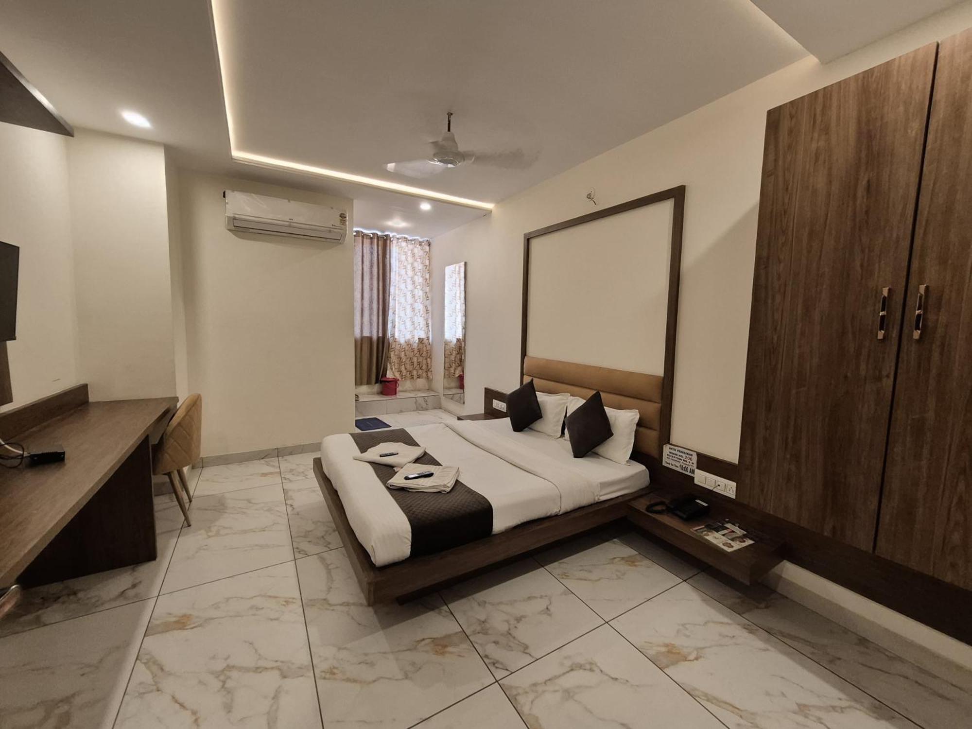 Hotel Prakasham Ujjain Luaran gambar