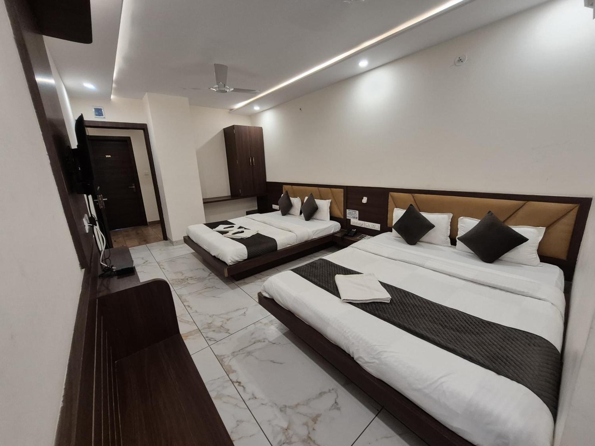 Hotel Prakasham Ujjain Luaran gambar