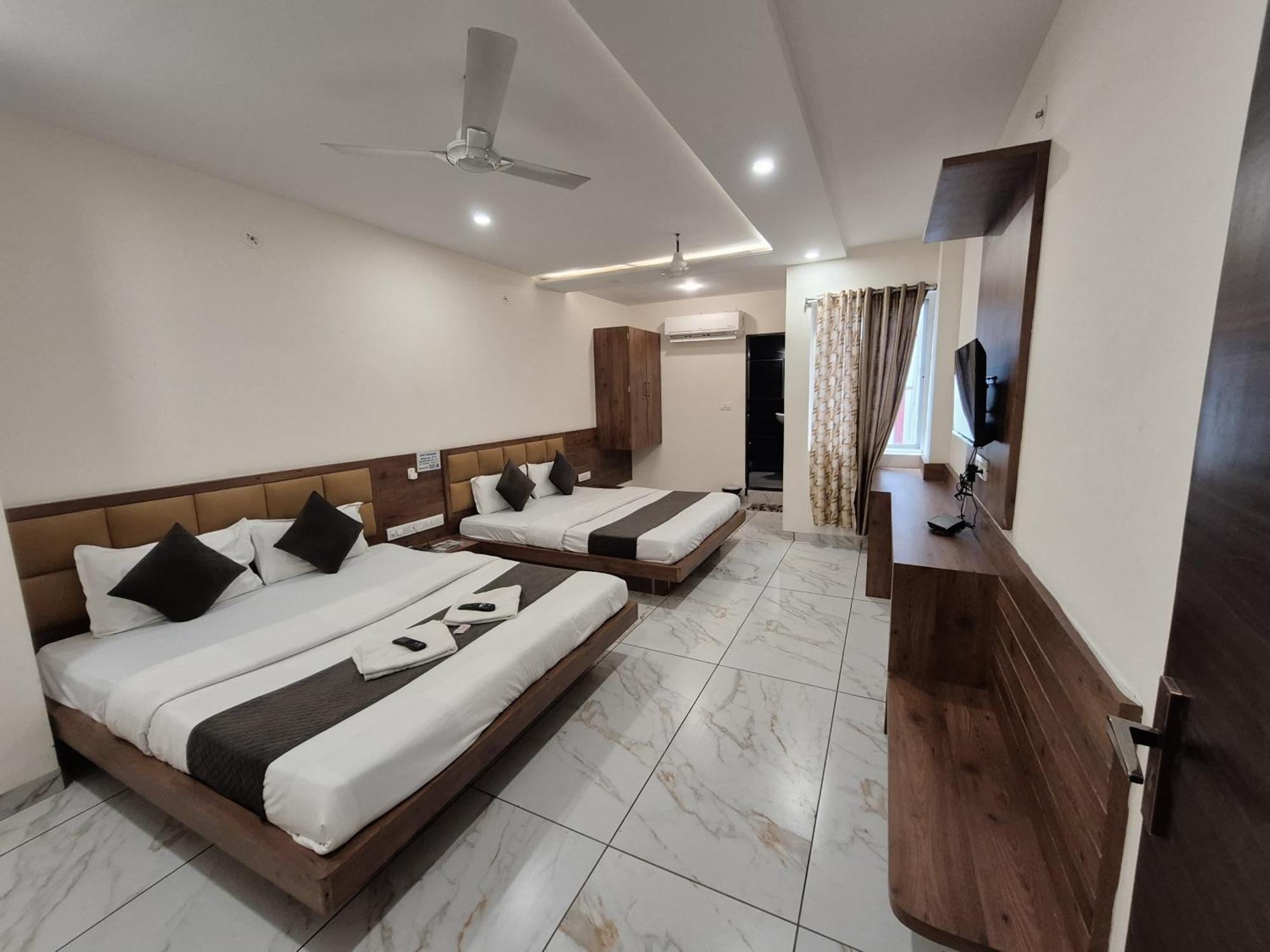 Hotel Prakasham Ujjain Luaran gambar