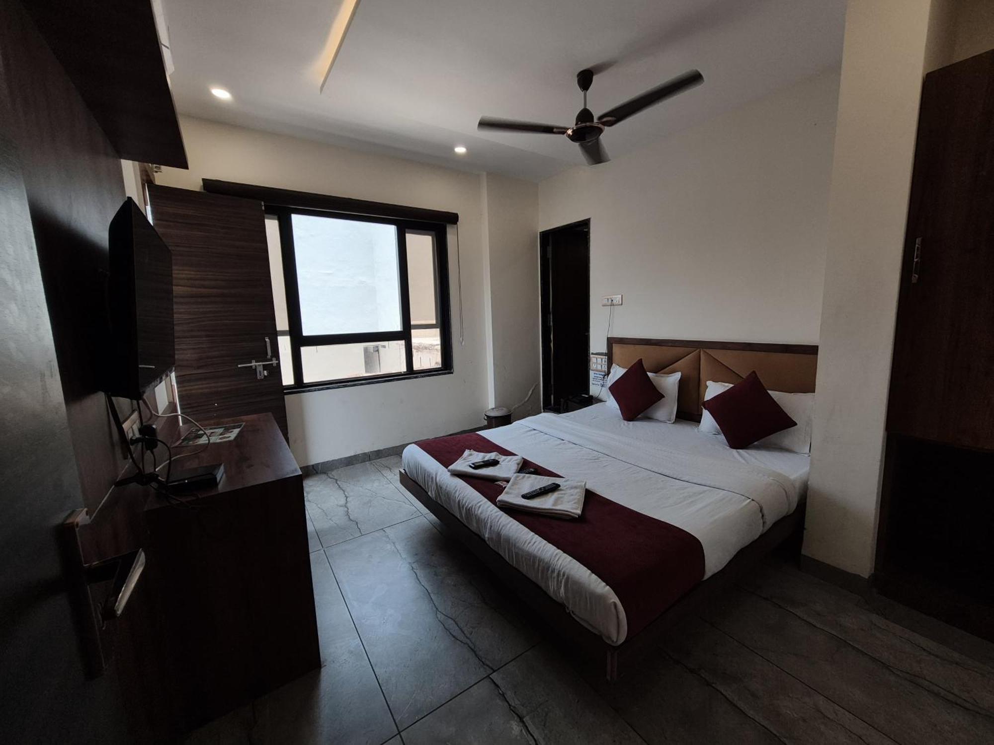 Hotel Prakasham Ujjain Luaran gambar