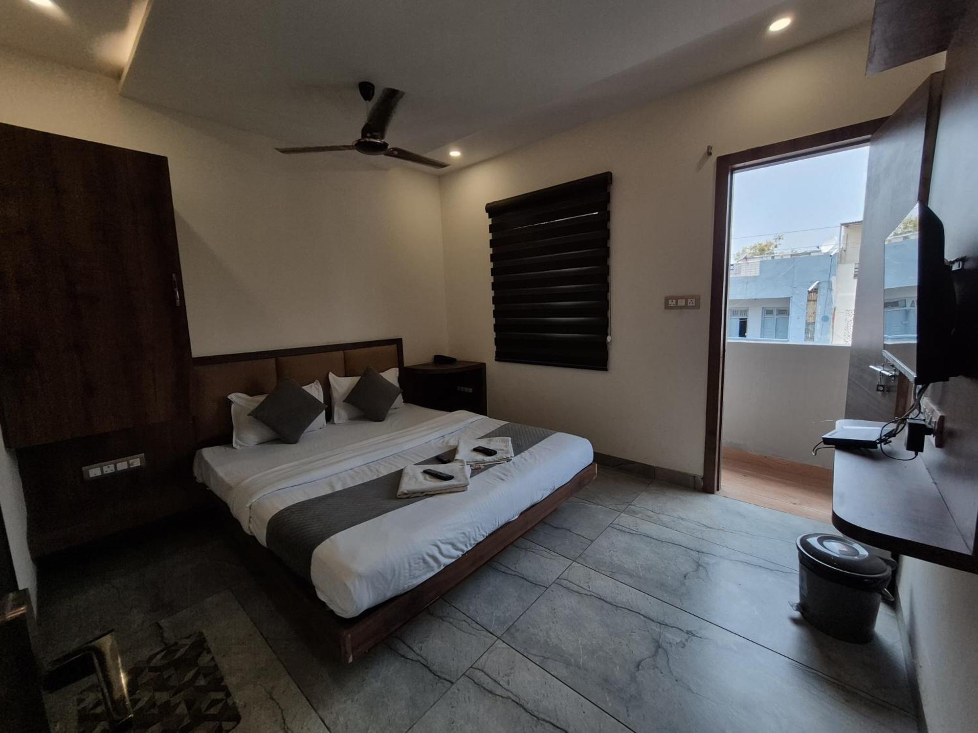 Hotel Prakasham Ujjain Luaran gambar